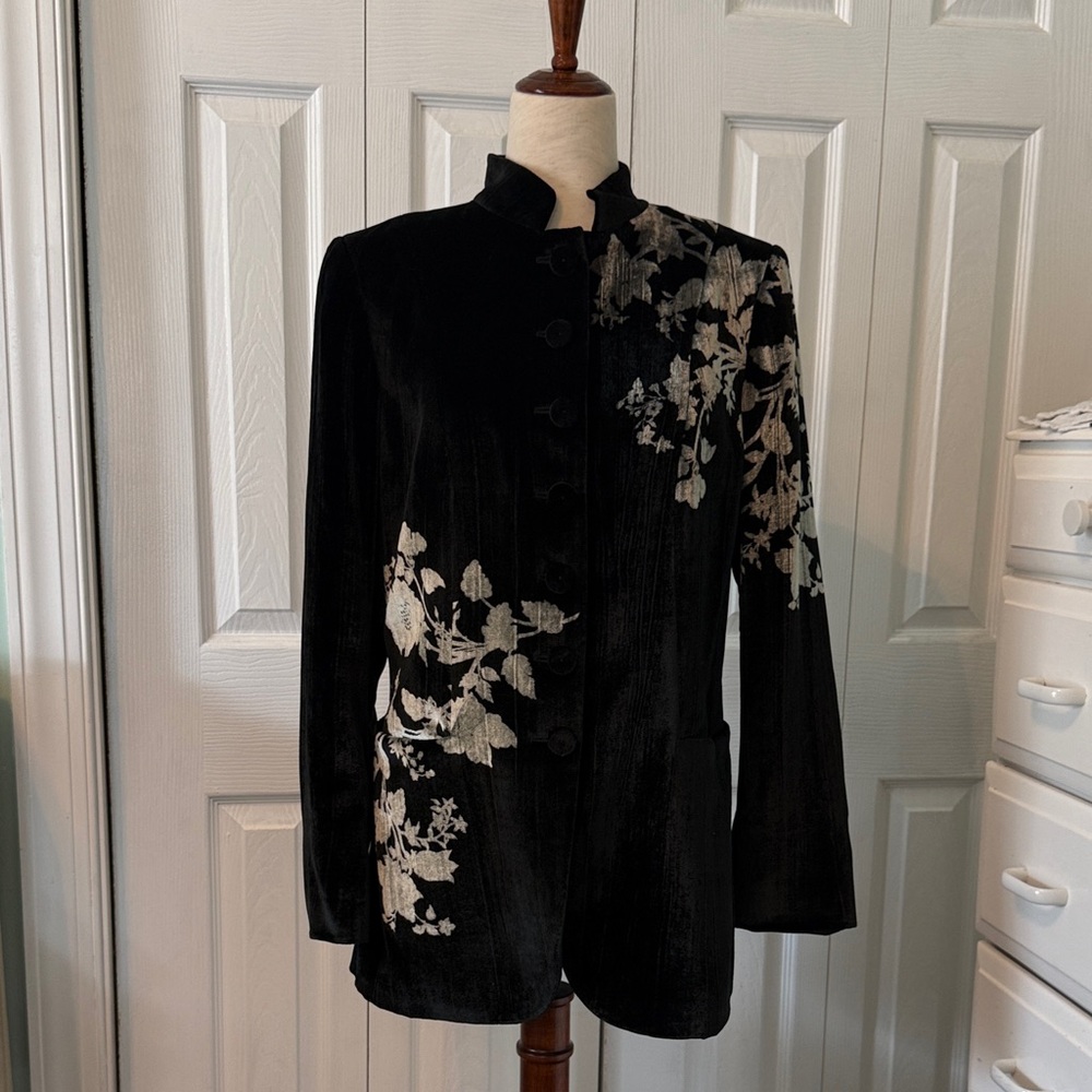 Dana Buchman Black Velvet Blazer with Cream Floral Embroidery